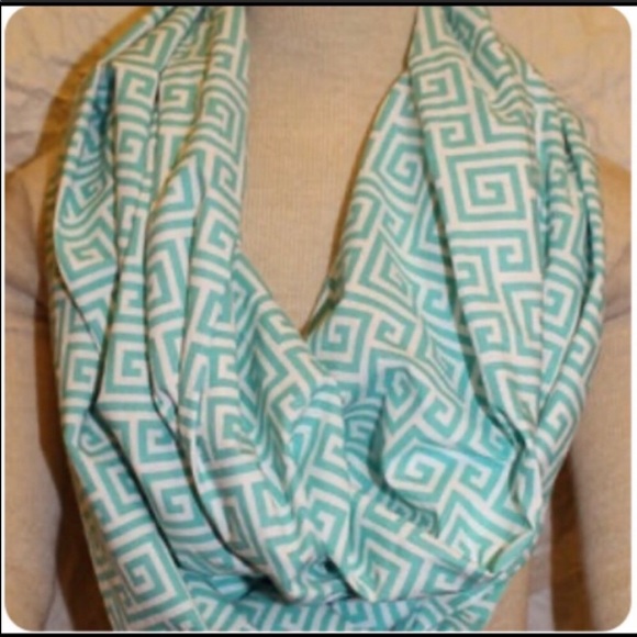 Gorgeous Black/White Chevron Infinity Scarf - Picture 3 of 5